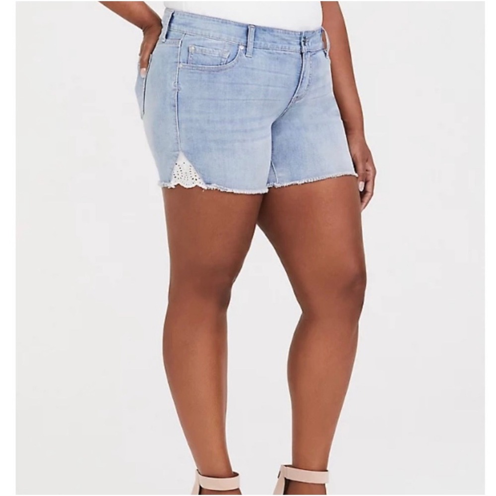 Torrid Denim Womens 16 Blue‎ Eyelet Lace Insert Raw Hem Cut Off Jean Shorts